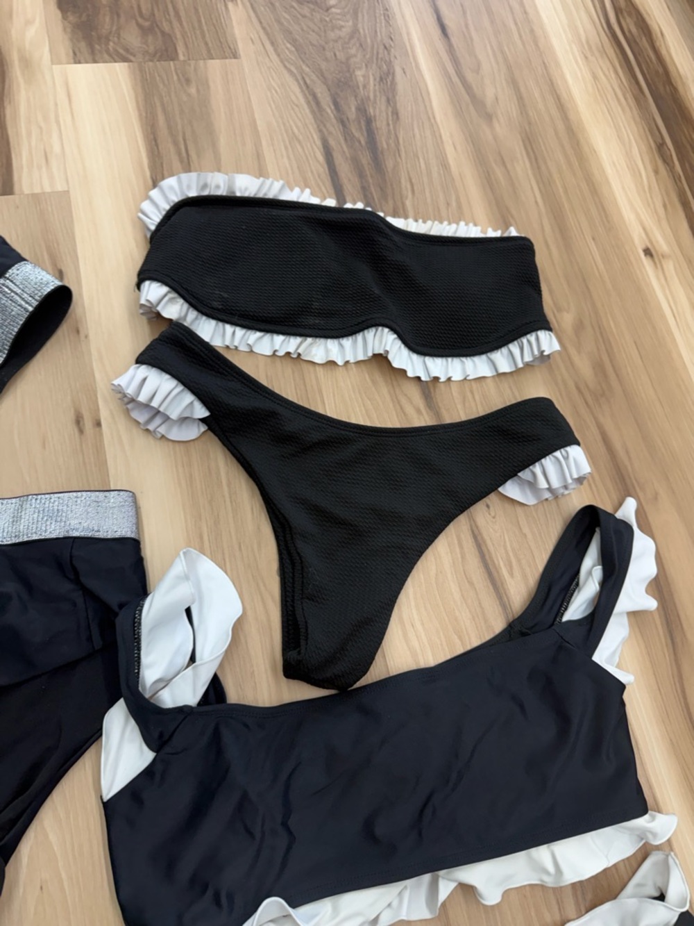 Black & White Women’s Bikini Lot C3 - Picture 6 of 8